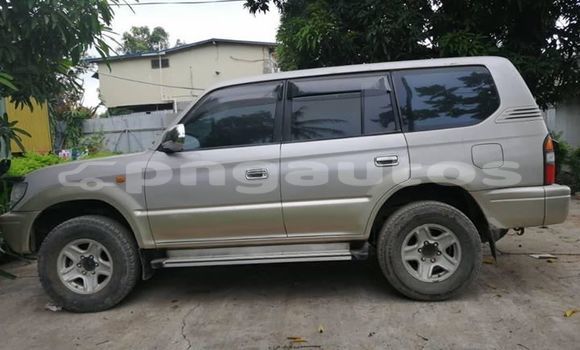 Acheter Occasion Voiture Toyota Land Cruiser Prado Gris à Port Moresby, National Capital District Acheter Occasion Voiture Toyota Land Cruiser Prado Gris à Port Moresby, National Capital District