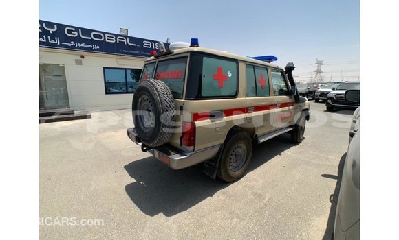 Buy Import Toyota Land Cruiser White Car in Import - Dubai in Enga Buy Import Toyota Land Cruiser White Car in Import - Dubai in Enga