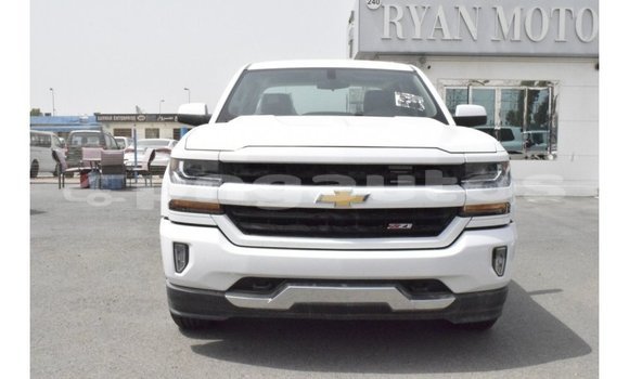 Acheter Import Voiture Chevrolet Silverado Blanc à Import - Dubai, Enga