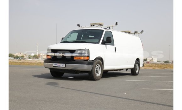 Acheter Import Voiture Chevrolet Express Blanc à Import - Dubai, Enga