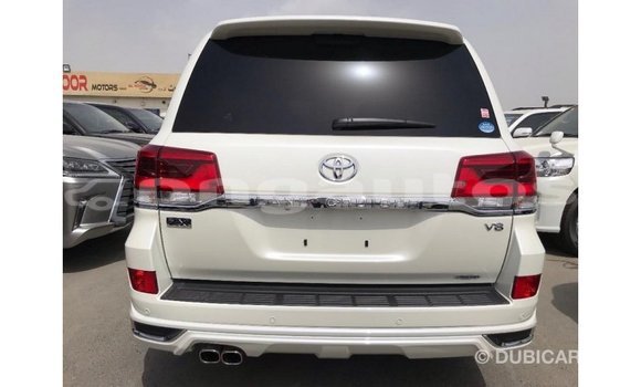 Buy Import Toyota Land Cruiser White Car in Import - Dubai in Enga Buy Import Toyota Land Cruiser White Car in Import - Dubai in Enga