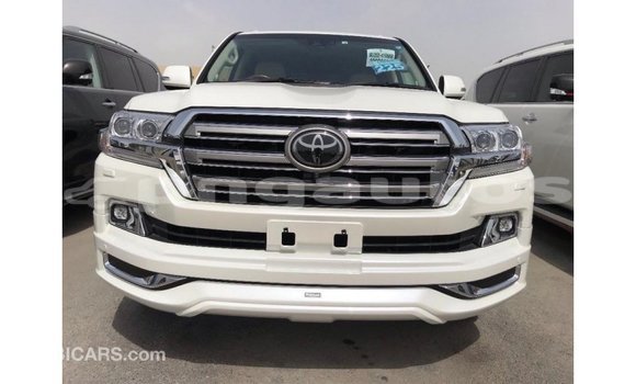 Buy Import Toyota Land Cruiser White Car in Import - Dubai in Enga Buy Import Toyota Land Cruiser White Car in Import - Dubai in Enga