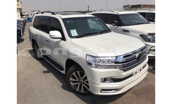 Buy Import Toyota Land Cruiser White Car in Import - Dubai in Enga Buy Import Toyota Land Cruiser White Car in Import - Dubai in Enga