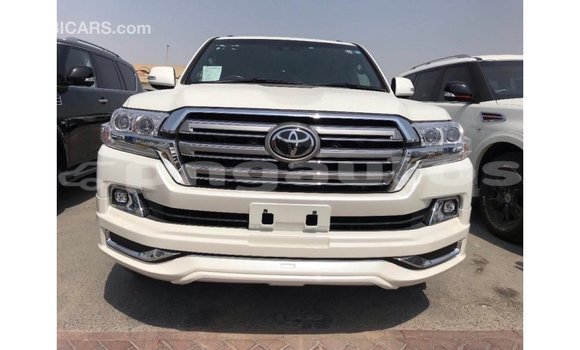 Buy Import Toyota Land Cruiser White Car in Import - Dubai in Enga Buy Import Toyota Land Cruiser White Car in Import - Dubai in Enga