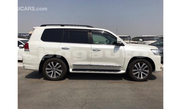 Buy Import Toyota Land Cruiser White Car in Import - Dubai in Enga Buy Import Toyota Land Cruiser White Car in Import - Dubai in Enga