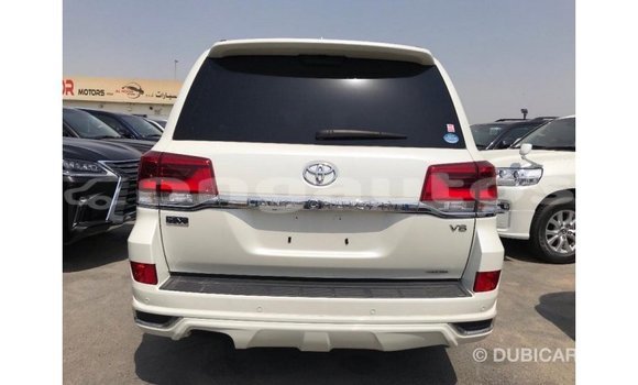 Buy Import Toyota Land Cruiser White Car in Import - Dubai in Enga Buy Import Toyota Land Cruiser White Car in Import - Dubai in Enga