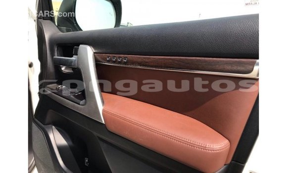 Buy Import Toyota Land Cruiser White Car in Import - Dubai in Enga Buy Import Toyota Land Cruiser White Car in Import - Dubai in Enga