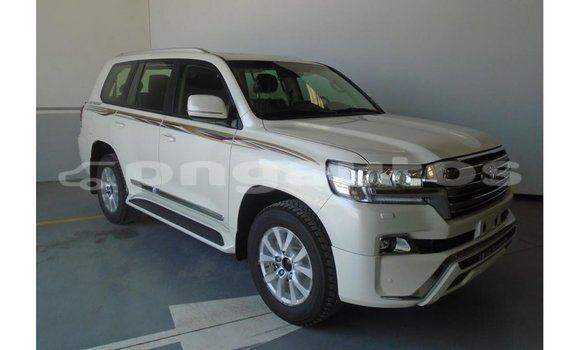 Buy Import Toyota Land Cruiser White Car in Import - Dubai in Enga Buy Import Toyota Land Cruiser White Car in Import - Dubai in Enga