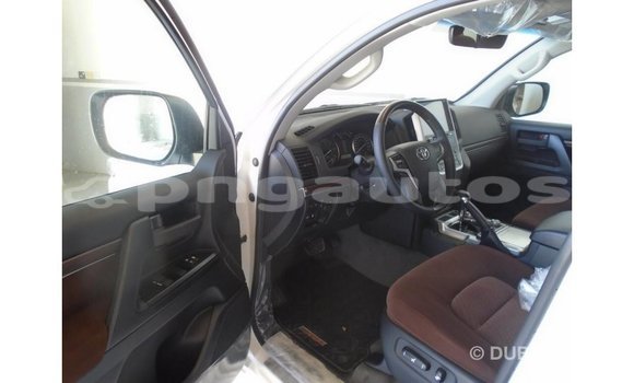 Buy Import Toyota Land Cruiser White Car in Import - Dubai in Enga Buy Import Toyota Land Cruiser White Car in Import - Dubai in Enga