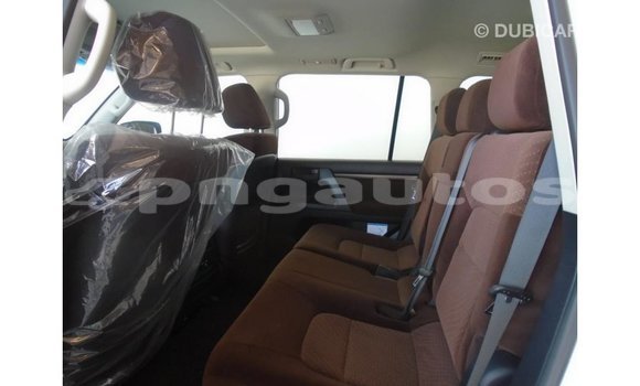 Buy Import Toyota Land Cruiser White Car in Import - Dubai in Enga Buy Import Toyota Land Cruiser White Car in Import - Dubai in Enga