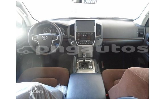 Buy Import Toyota Land Cruiser White Car in Import - Dubai in Enga Buy Import Toyota Land Cruiser White Car in Import - Dubai in Enga