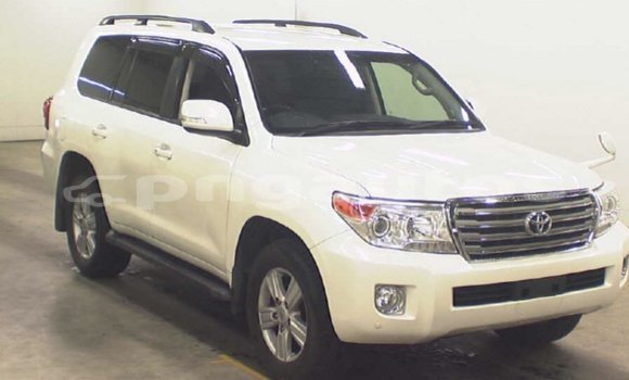 Buy Import Toyota Land Cruiser White Car in Import - Dubai in Enga Buy Import Toyota Land Cruiser White Car in Import - Dubai in Enga