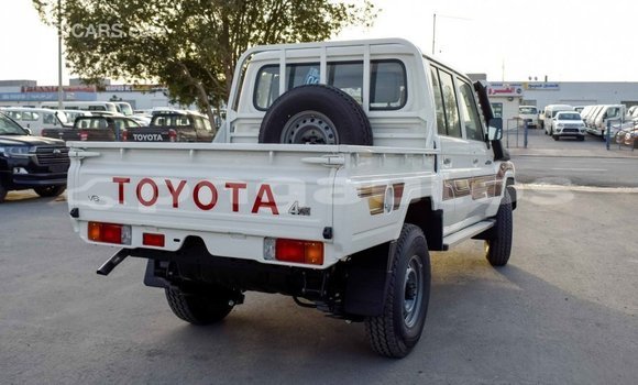 Buy Import Toyota Land Cruiser White Car in Import - Dubai in Enga Buy Import Toyota Land Cruiser White Car in Import - Dubai in Enga