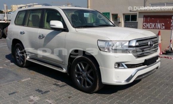 Buy Import Toyota Land Cruiser White Car in Import - Dubai in Enga Buy Import Toyota Land Cruiser White Car in Import - Dubai in Enga