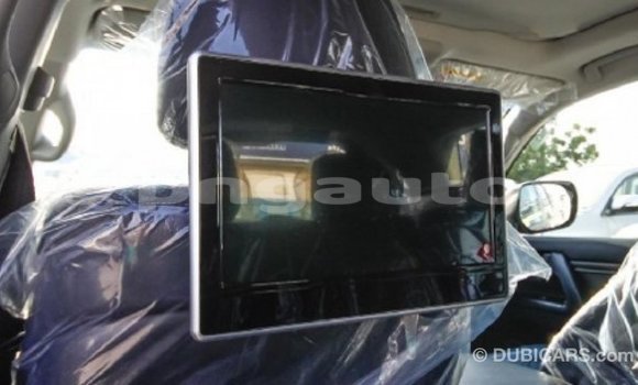 Buy Import Toyota Land Cruiser White Car in Import - Dubai in Enga Buy Import Toyota Land Cruiser White Car in Import - Dubai in Enga