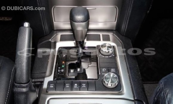 Buy Import Toyota Land Cruiser White Car in Import - Dubai in Enga Buy Import Toyota Land Cruiser White Car in Import - Dubai in Enga