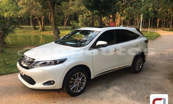 Buy Used Toyota Harrier White Car in Lae in Morobe Buy Used Toyota Harrier White Car in Lae in Morobe