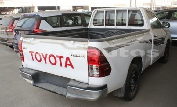Acheter Import Voiture Toyota Hilux Blanc à Import - Dubai, Enga Acheter Import Voiture Toyota Hilux Blanc à Import - Dubai, Enga
