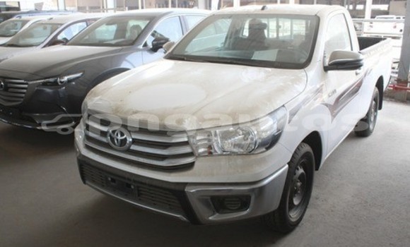 Acheter Import Voiture Toyota Hilux Blanc à Import - Dubai, Enga Acheter Import Voiture Toyota Hilux Blanc à Import - Dubai, Enga