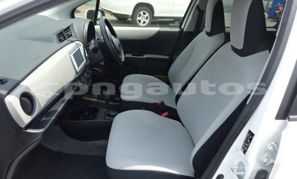 Buy Used Toyota Vitz White Car in Port Moresby in National Capital District Buy Used Toyota Vitz White Car in Port Moresby in National Capital District