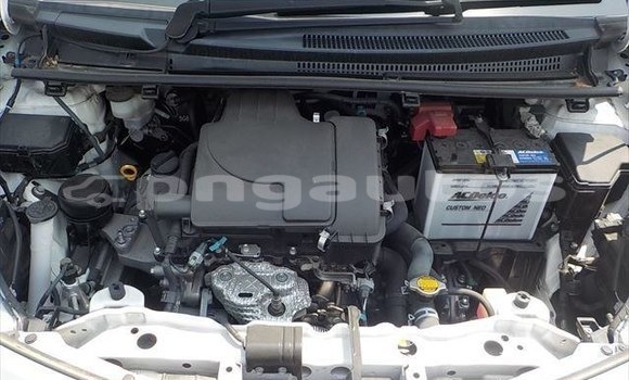 Buy Used Toyota Vitz White Car in Port Moresby in National Capital District Buy Used Toyota Vitz White Car in Port Moresby in National Capital District