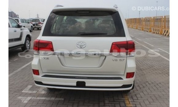 Buy Import Toyota Land Cruiser White Car in Import - Dubai in Enga Buy Import Toyota Land Cruiser White Car in Import - Dubai in Enga