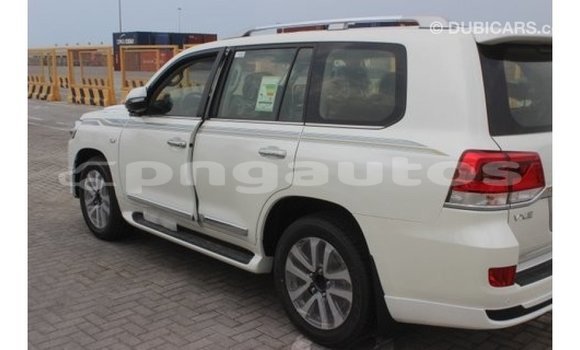 Buy Import Toyota Land Cruiser White Car in Import - Dubai in Enga Buy Import Toyota Land Cruiser White Car in Import - Dubai in Enga