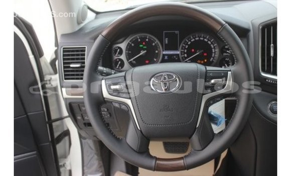 Buy Import Toyota Land Cruiser White Car in Import - Dubai in Enga Buy Import Toyota Land Cruiser White Car in Import - Dubai in Enga