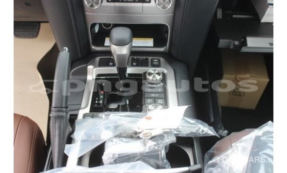 Buy Import Toyota Land Cruiser White Car in Import - Dubai in Enga Buy Import Toyota Land Cruiser White Car in Import - Dubai in Enga