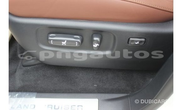 Buy Import Toyota Land Cruiser White Car in Import - Dubai in Enga Buy Import Toyota Land Cruiser White Car in Import - Dubai in Enga