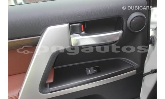 Buy Import Toyota Land Cruiser White Car in Import - Dubai in Enga Buy Import Toyota Land Cruiser White Car in Import - Dubai in Enga