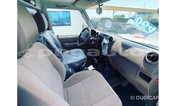 Buy Import Toyota Land Cruiser Beige Car in Import - Dubai in Enga Buy Import Toyota Land Cruiser Beige Car in Import - Dubai in Enga