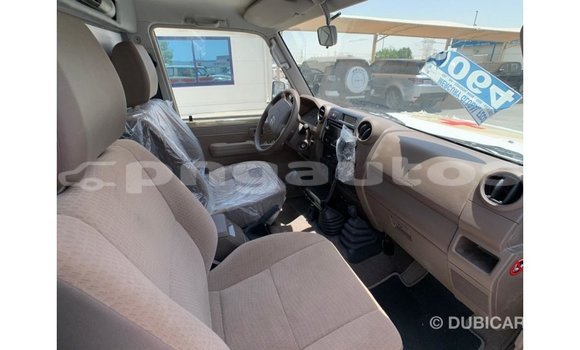 Buy Import Toyota Land Cruiser Beige Car in Import - Dubai in Enga Buy Import Toyota Land Cruiser Beige Car in Import - Dubai in Enga