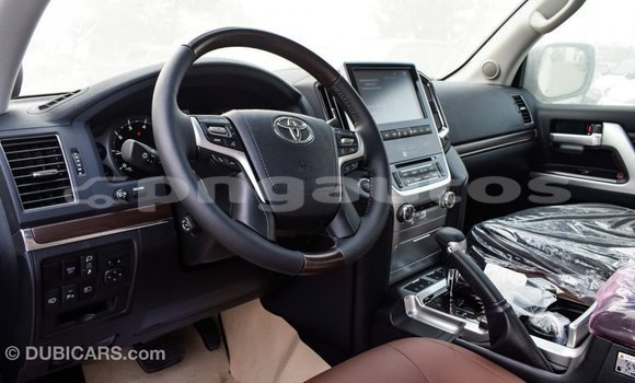 Buy Import Toyota Land Cruiser White Car in Import - Dubai in Enga Buy Import Toyota Land Cruiser White Car in Import - Dubai in Enga