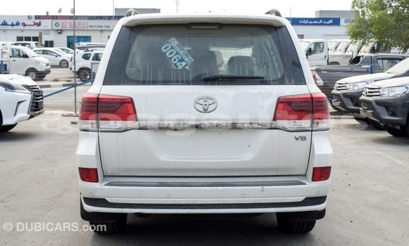 Buy Import Toyota Land Cruiser White Car in Import - Dubai in Enga Buy Import Toyota Land Cruiser White Car in Import - Dubai in Enga
