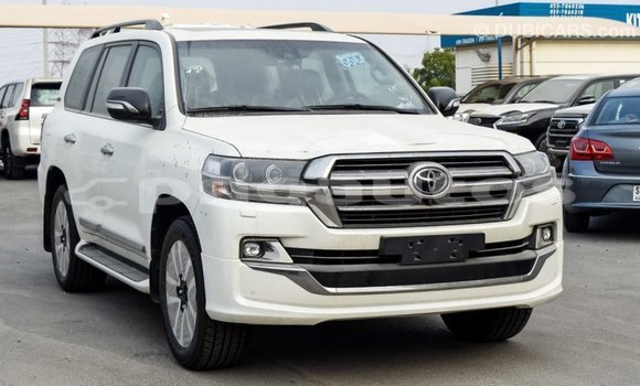 Buy Import Toyota Land Cruiser White Car in Import - Dubai in Enga Buy Import Toyota Land Cruiser White Car in Import - Dubai in Enga