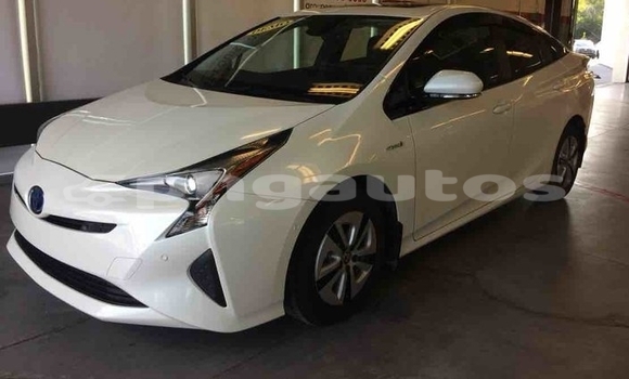 Acheter Import Voiture Toyota Prius Blanc à Import - Dubai, Enga Acheter Import Voiture Toyota Prius Blanc à Import - Dubai, Enga