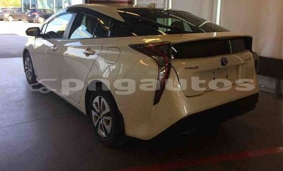 Acheter Import Voiture Toyota Prius Blanc à Import - Dubai, Enga Acheter Import Voiture Toyota Prius Blanc à Import - Dubai, Enga