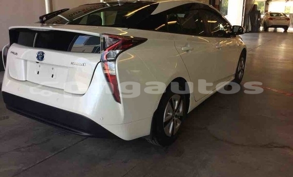 Acheter Import Voiture Toyota Prius Blanc à Import - Dubai, Enga Acheter Import Voiture Toyota Prius Blanc à Import - Dubai, Enga