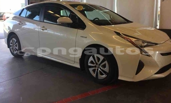 Acheter Import Voiture Toyota Prius Blanc à Import - Dubai, Enga Acheter Import Voiture Toyota Prius Blanc à Import - Dubai, Enga
