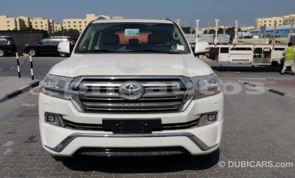 Buy Import Toyota Land Cruiser White Car in Import - Dubai in Enga Buy Import Toyota Land Cruiser White Car in Import - Dubai in Enga