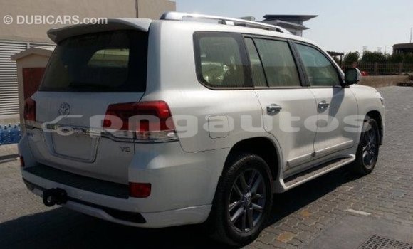 Buy Import Toyota Land Cruiser White Car in Import - Dubai in Enga Buy Import Toyota Land Cruiser White Car in Import - Dubai in Enga