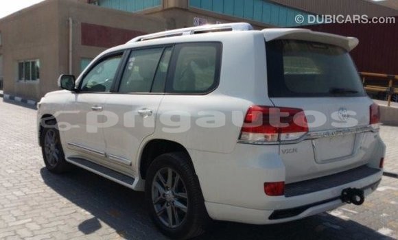 Buy Import Toyota Land Cruiser White Car in Import - Dubai in Enga Buy Import Toyota Land Cruiser White Car in Import - Dubai in Enga