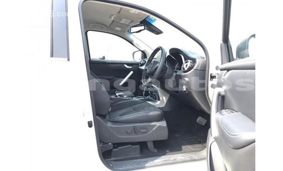 Buy Import Mercedes-Benz 250 White Car in Import - Dubai in Enga Buy Import Mercedes-Benz 250 White Car in Import - Dubai in Enga