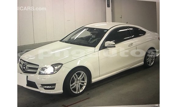 Buy Import Mercedes-Benz 190 White Car in Import - Dubai in Enga Buy Import Mercedes-Benz 190 White Car in Import - Dubai in Enga