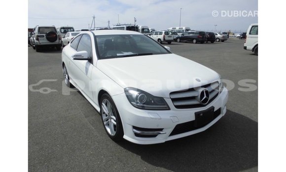 Buy Import Mercedes-Benz 190 White Car in Import - Dubai in Enga Buy Import Mercedes-Benz 190 White Car in Import - Dubai in Enga
