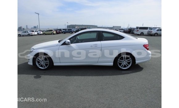 Buy Import Mercedes-Benz 190 White Car in Import - Dubai in Enga Buy Import Mercedes-Benz 190 White Car in Import - Dubai in Enga