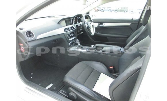 Buy Import Mercedes-Benz 190 White Car in Import - Dubai in Enga Buy Import Mercedes-Benz 190 White Car in Import - Dubai in Enga