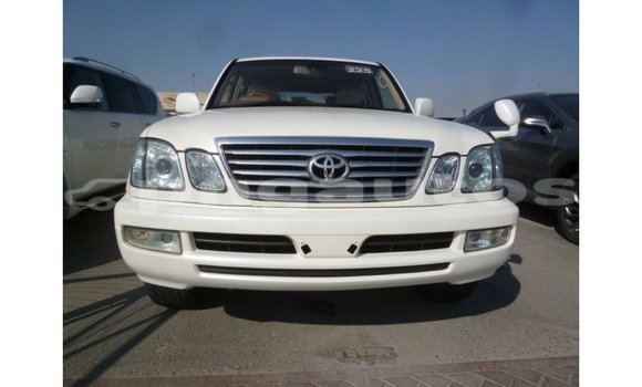 Buy Import Toyota Land Cruiser White Car in Import - Dubai in Enga Buy Import Toyota Land Cruiser White Car in Import - Dubai in Enga