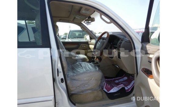 Buy Import Toyota Land Cruiser White Car in Import - Dubai in Enga Buy Import Toyota Land Cruiser White Car in Import - Dubai in Enga